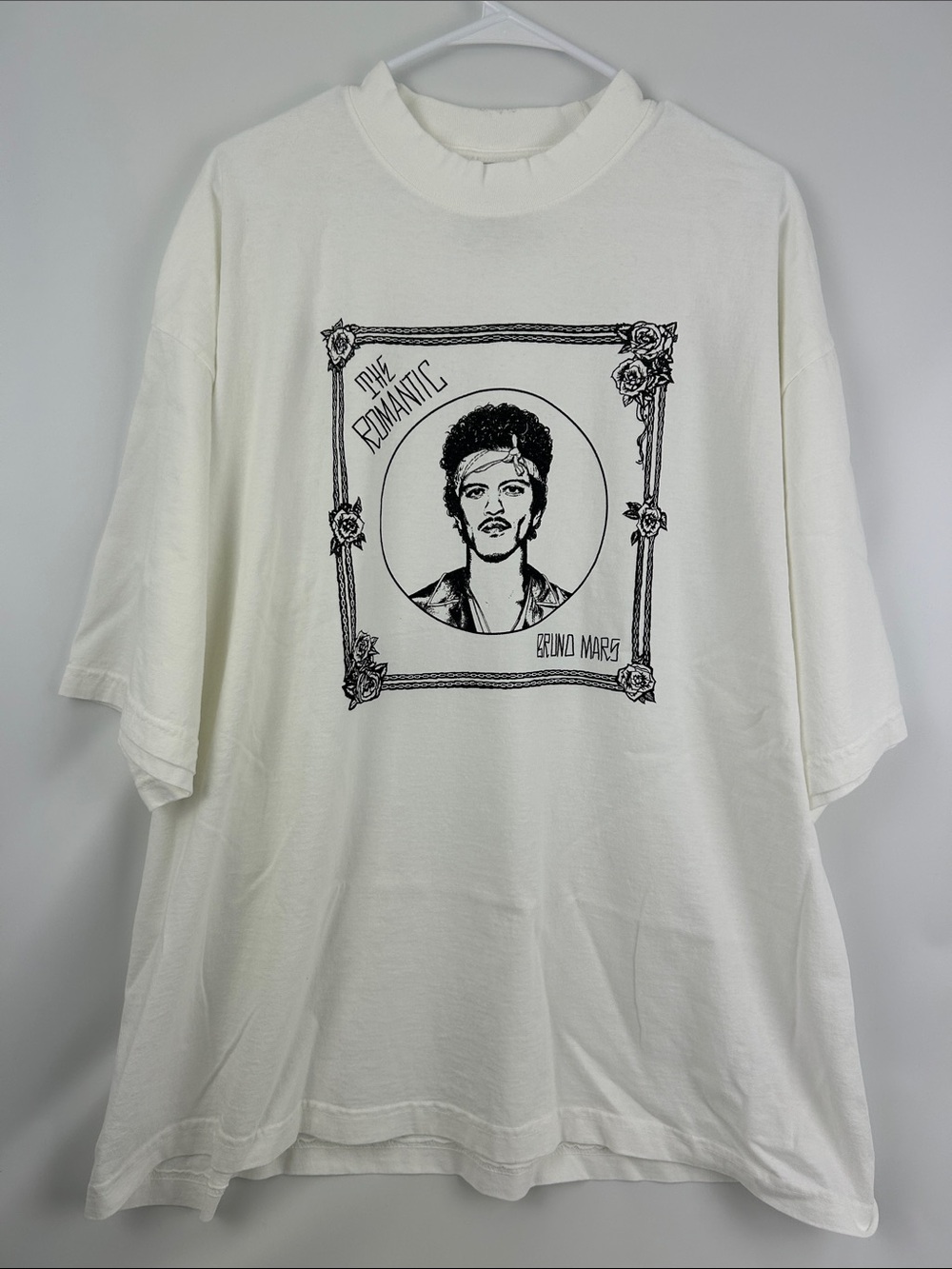 'Bruno Mars The Romantic' White Graphic Tee size XL